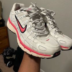 Size 10 Nike Shoes