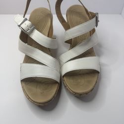 B.O.C White And Tan Schirra Sandals Size 9M