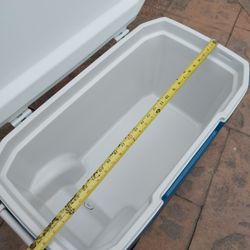 58QT COLEMAN COOLER IN EXCELLENT CONDITION LIKE NEW