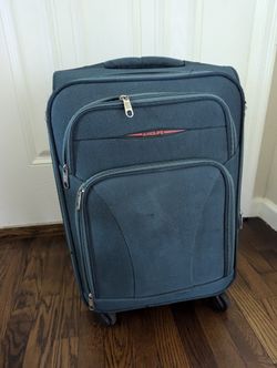 Carry-on Suitcase: Expandable