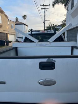 Truck tool box
