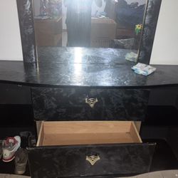 Dresser set With mirror & Bureau