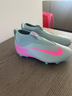 Kids soccer cleats