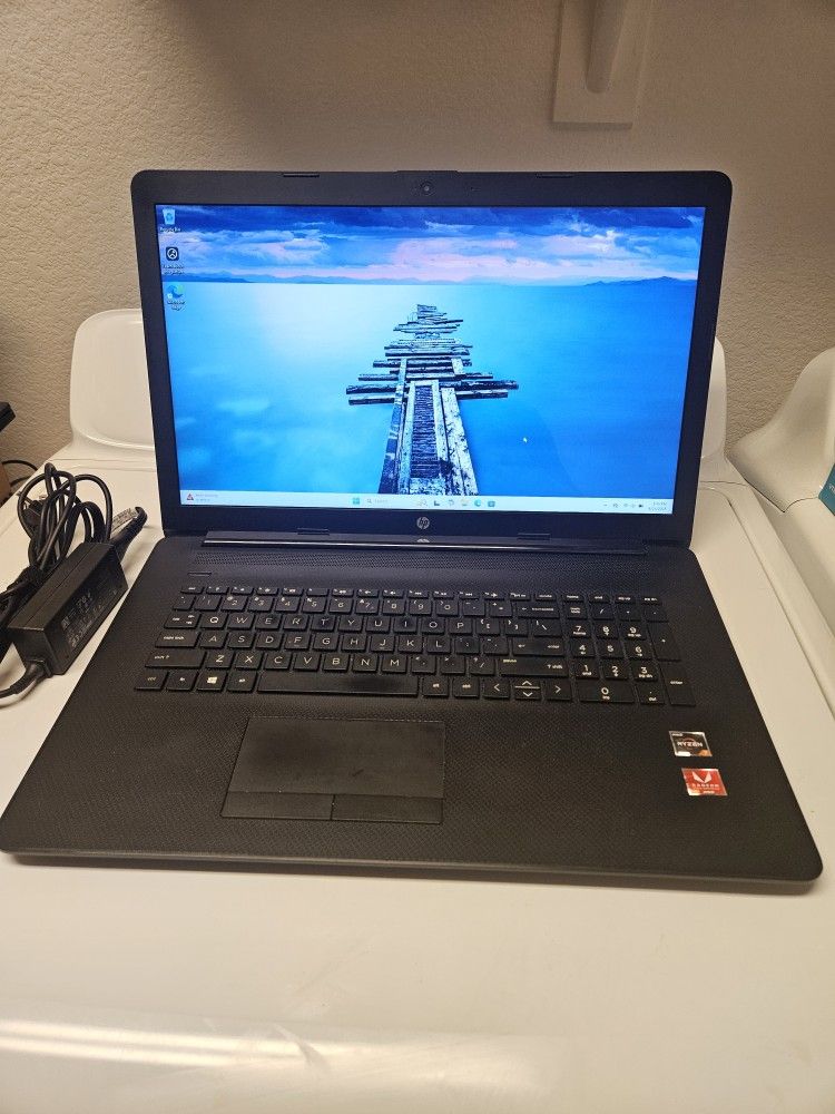 HP 17.3 Inch Widescreen 1 TB SSD 16 GB Ram Memory