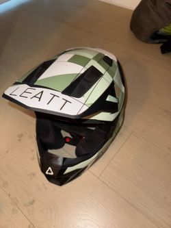 Motorcycle helmet