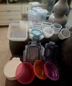 42 Pc Snapware & Tupperware Set