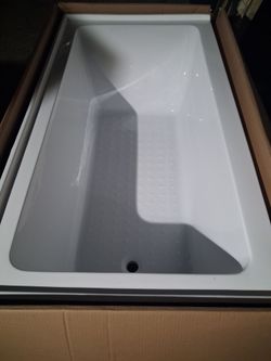 Woodbridge tub was $795 brand new