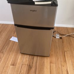 Whirlpool Mini Fridge 