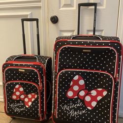 American Tourister   Suitcases In Perfect Condition 
