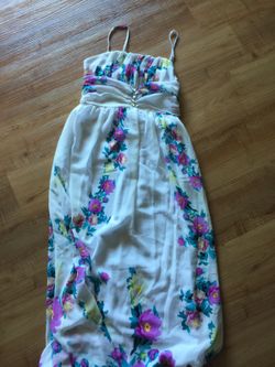 Woman clothes a lot. 4 full bags. Beautiful clothes.