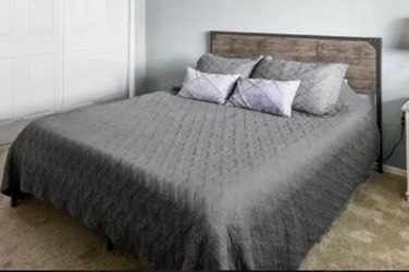 Queen Size Quilt Set