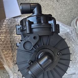 NEW 100% Genuine OEM Volvo D13 oil separator 21122541 plus gasket (contact info removed)1