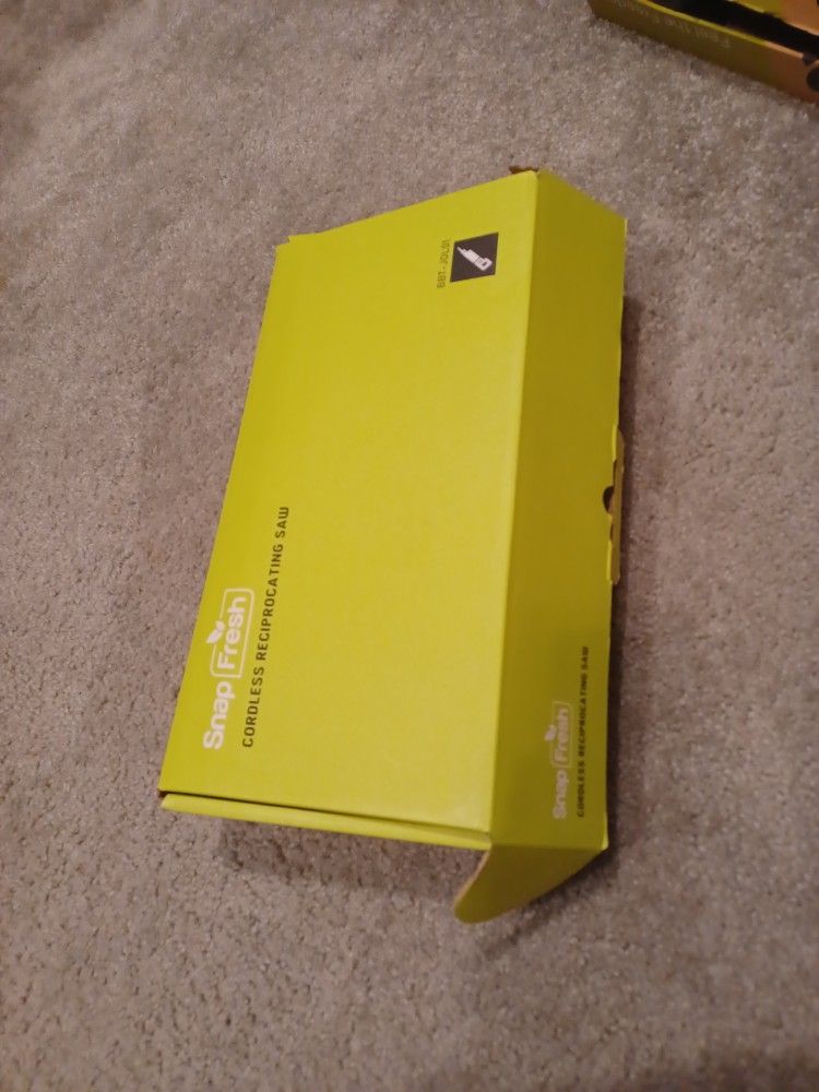 Coordless Saw Rechargable. 