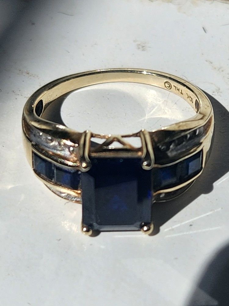 10k Gold Blue Saphire Ring 