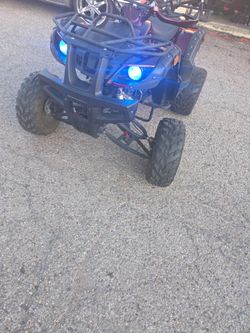 4 wheeler trail master  maron color  200cc