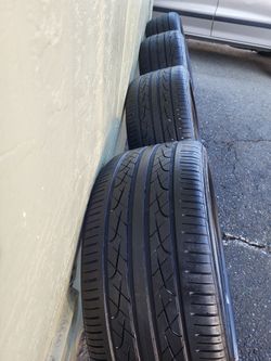 Set of 18in Tires/ Set de llanats [225/40/18]