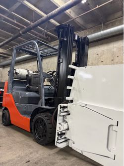 TOYOTA MODEL 8 forklift for sale ,5500 lb, 3 stage, cartoon clamp