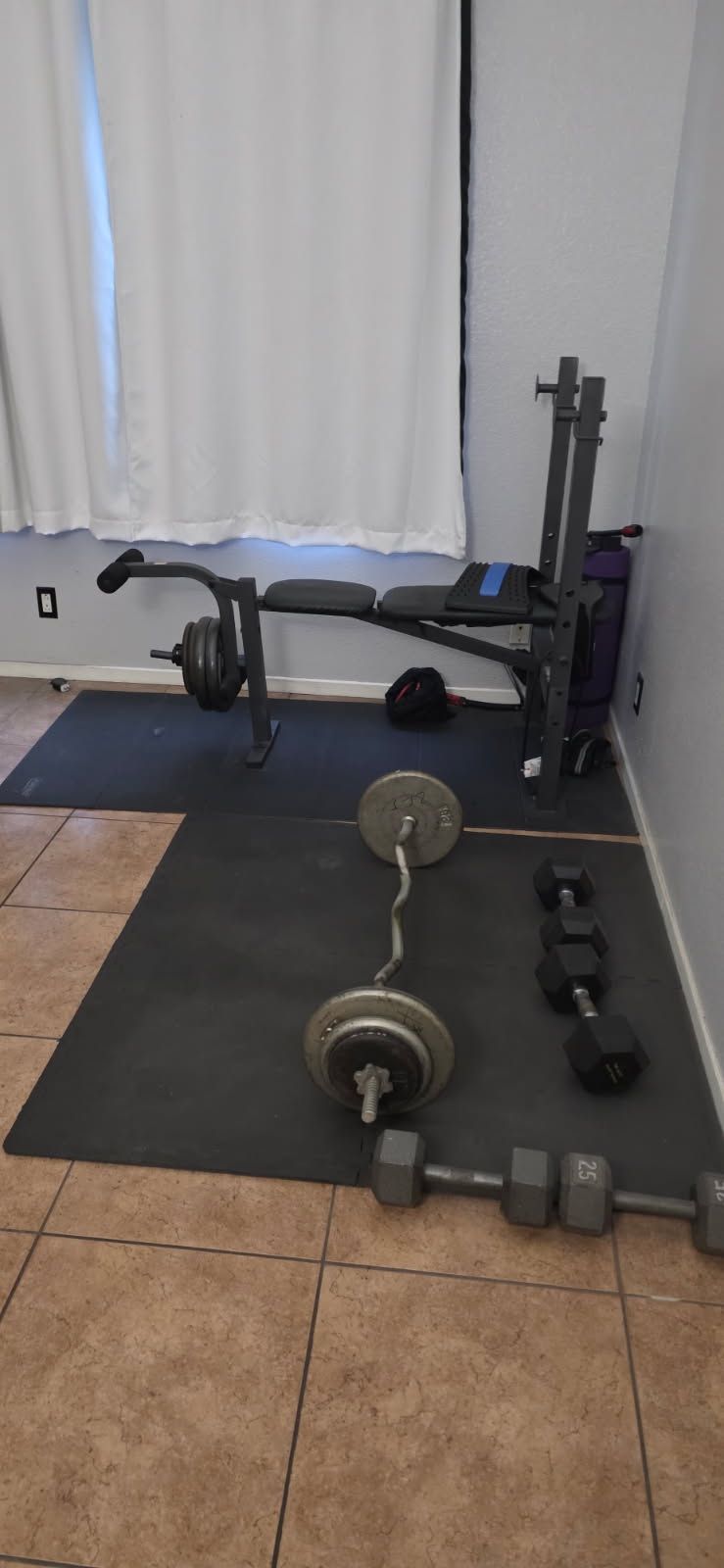 Weight bench with weights
