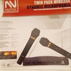 Twin Pack Microphones/Karaoke