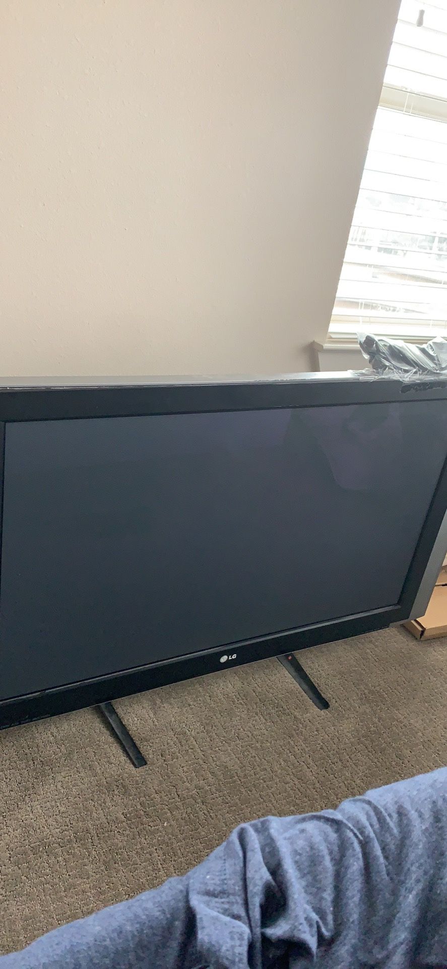42 inch LG TV(NEED GONE ASAP)