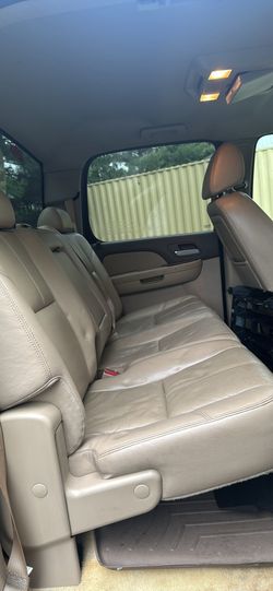 2008 gmc back seat