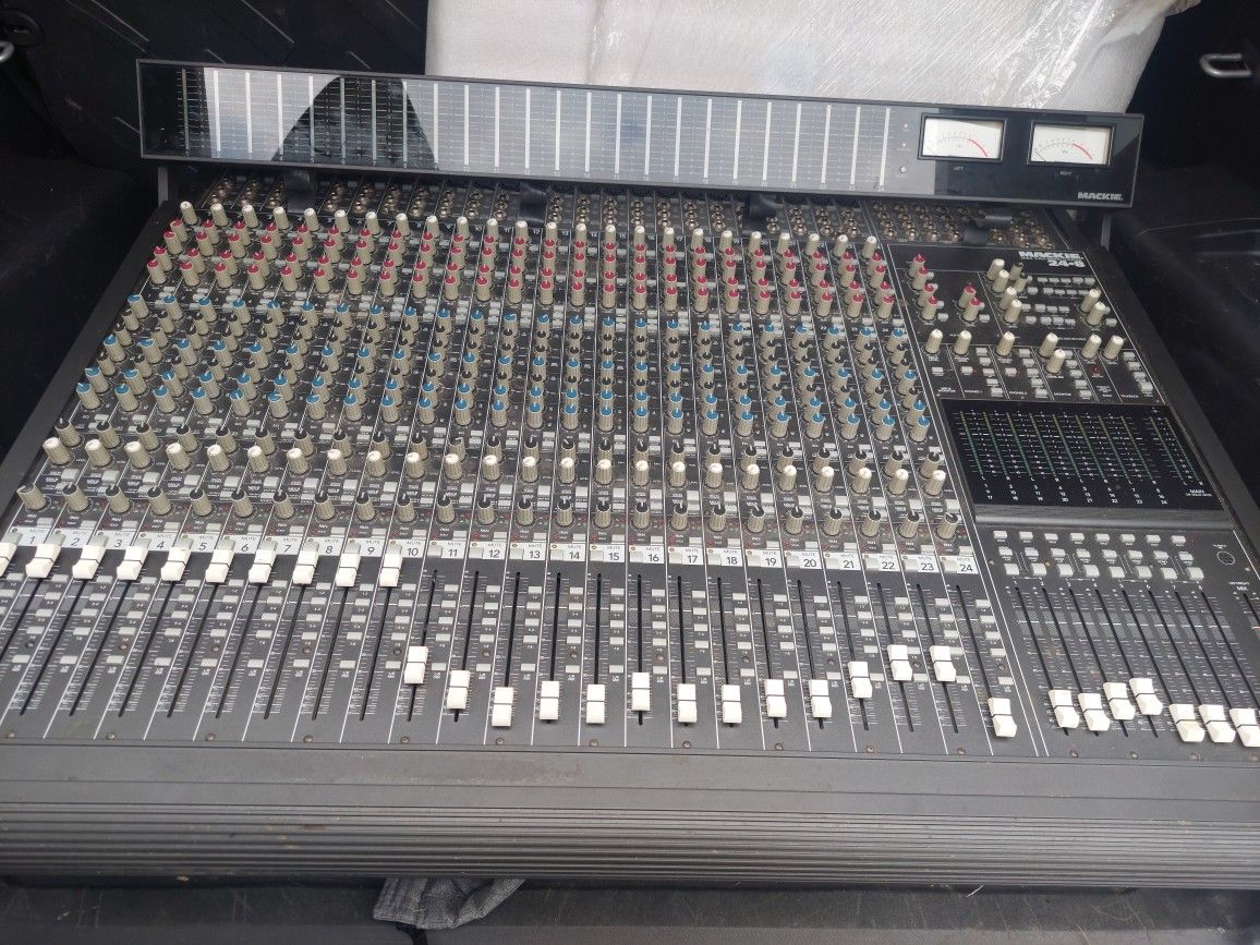 Mackie 24.8 Mixer