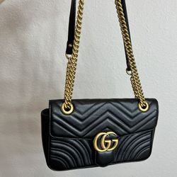 Gucci Marmont Medium Shoulder Bag 