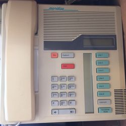 Nortel norstar phone system main hub with 5 handsets