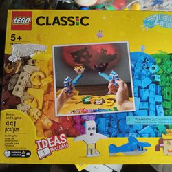 LEGO Classic Bricks and Lights  441 pcs 