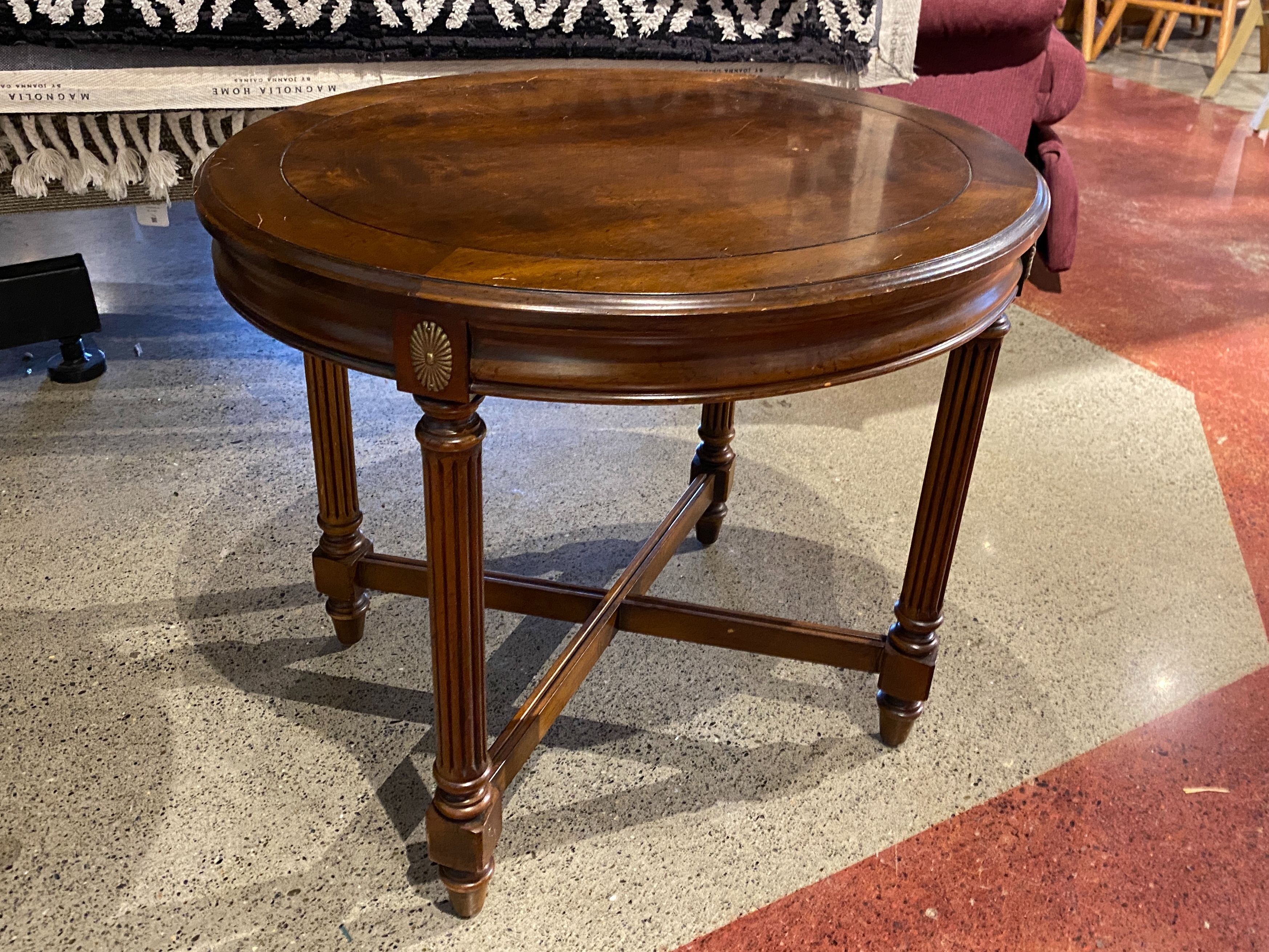 GORDON’S Vintage Oval Accent Table