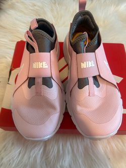 New in box Nike girls Light Pink Slip-On Athletic Sneakers size 4