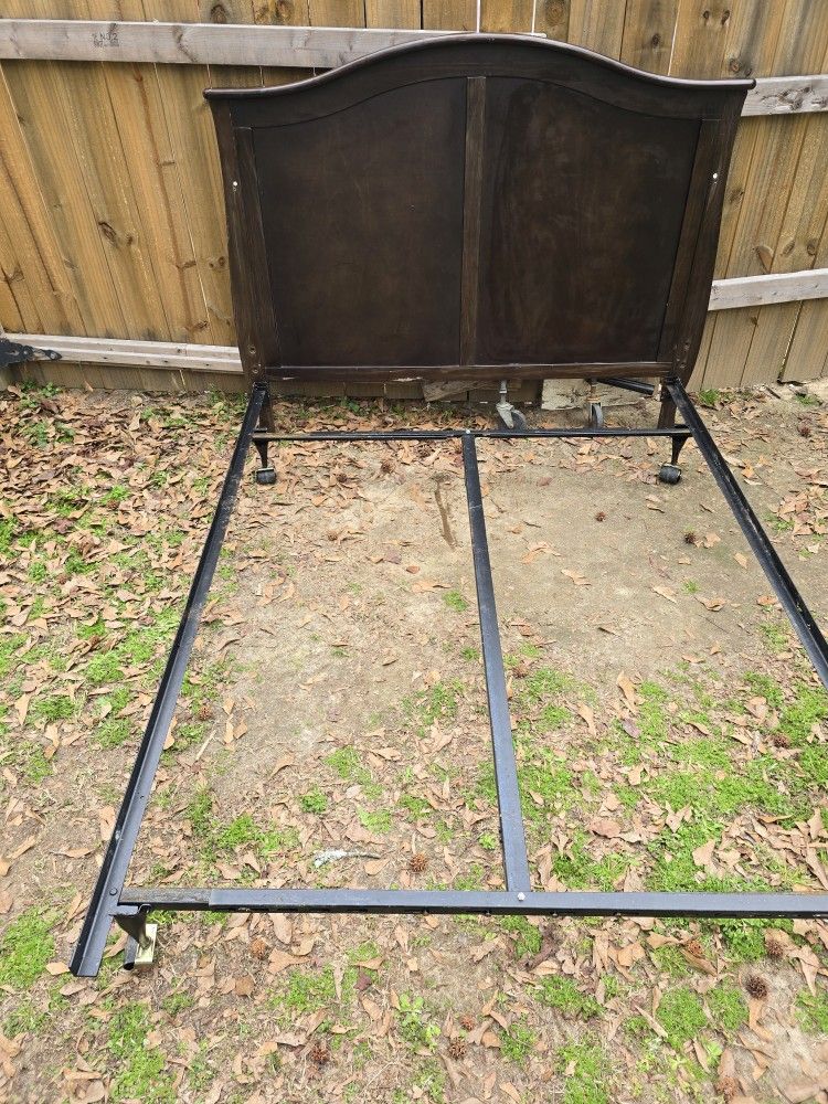 Full Size Headboard And Adjustable Bed frame With Wheels