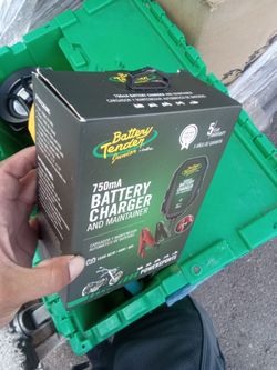 Motorcycle battery charger and maintainer