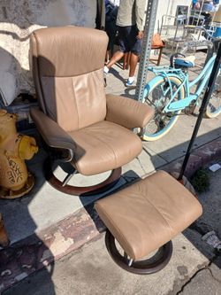 Ekornes Stressless President leather recliner and ottoman made in Norway