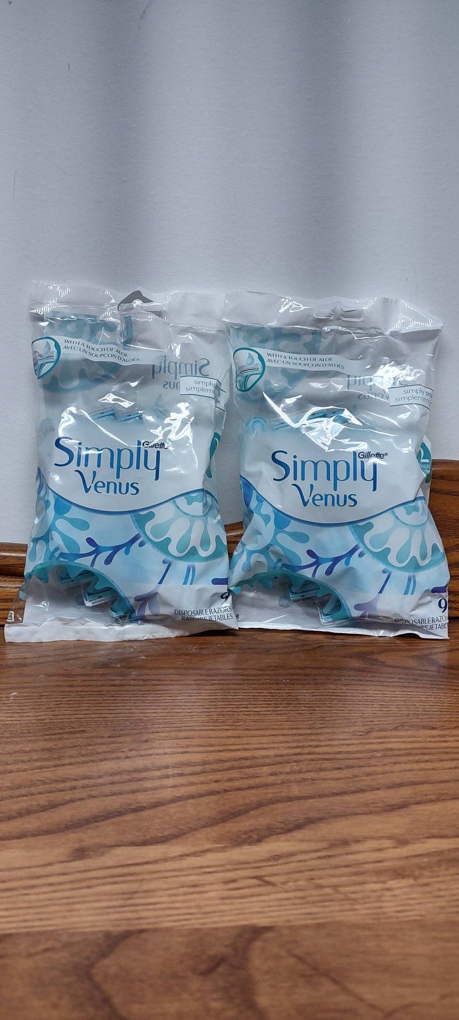 2 Simply Venus Disposable Razors 9 CT (New) $7 Only 