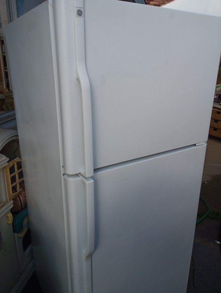 Apartment Size Refrigerator
