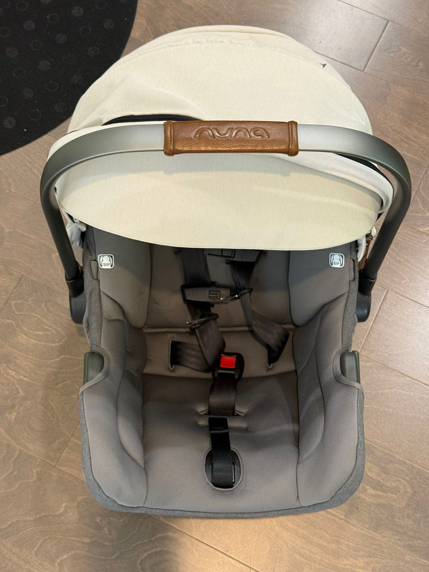Nuna Pipa Car Seat With Base