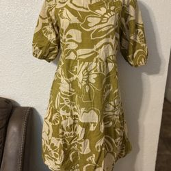 Women’s medium dress 
