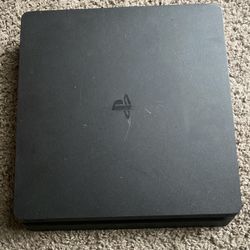 PS4 Slim 