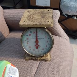 Vintage Antique Kitchen Scale. Good Working Condition. 25 Lb Limit 