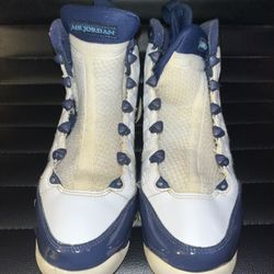 Boys Sz 7y Jordans