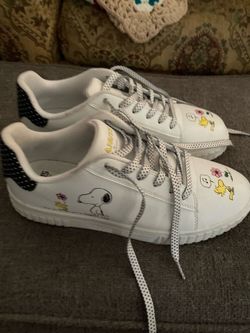 Peanuts Charles and Schultz women’s sneakers size 11