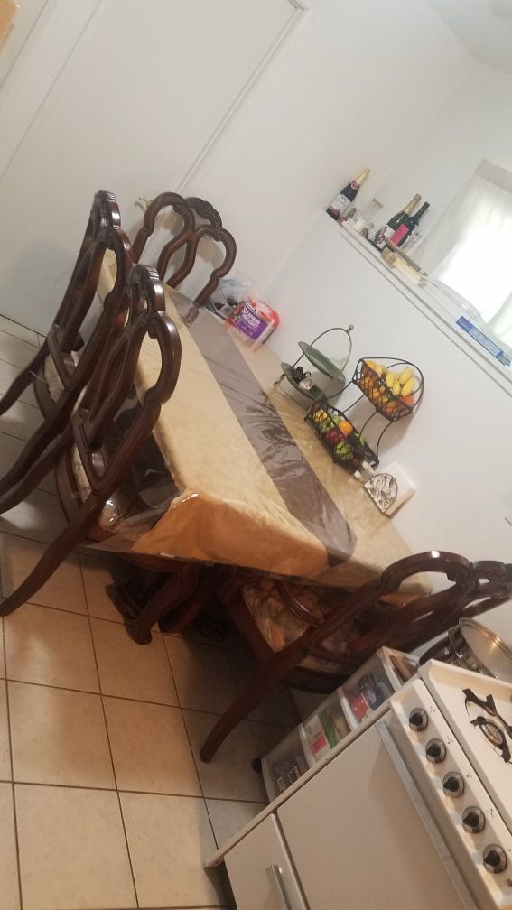 Nice kitchen table for sale