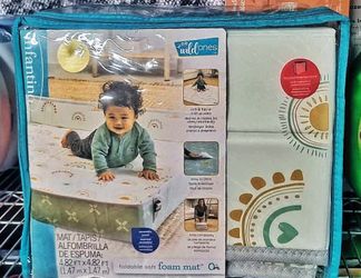 Infantino Foldable Foam Play Mat, Rainbows, Reversible Fold & Go, 57x57