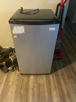 Magic Chef  mini fridge