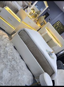 ✨️4pc Queen, King Bedrooms ✨️ Furniture Sectionals, Dining Avail