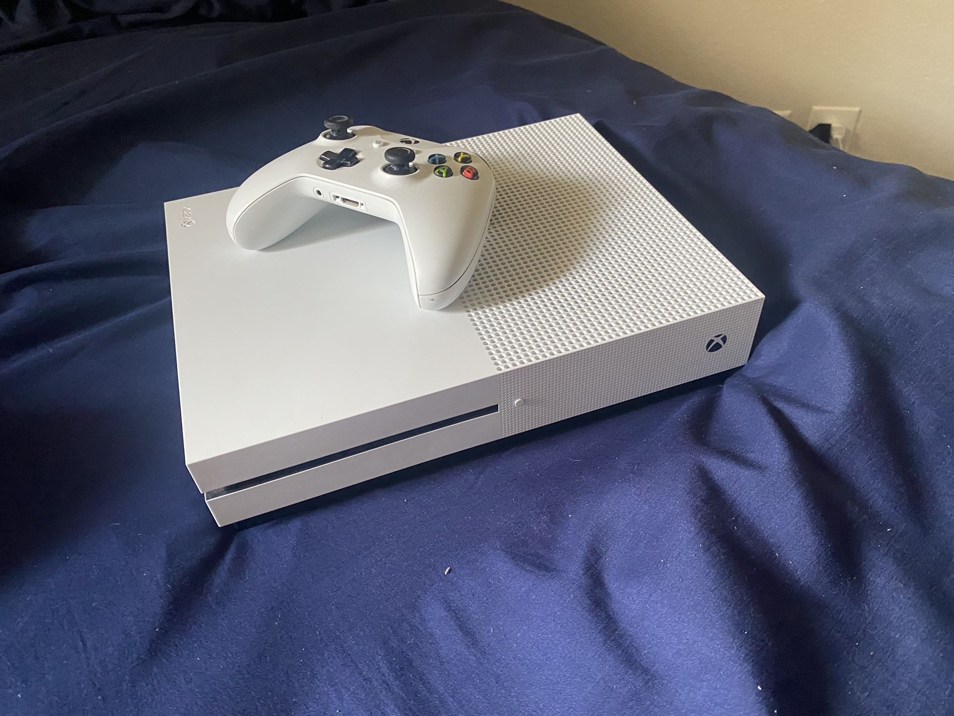 Xbox One S And Controller