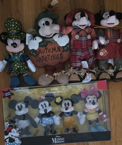DISNEY PHUSH DOLLS LOT