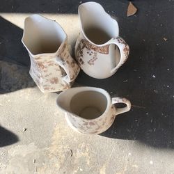 Nice Matching Dining Ware..