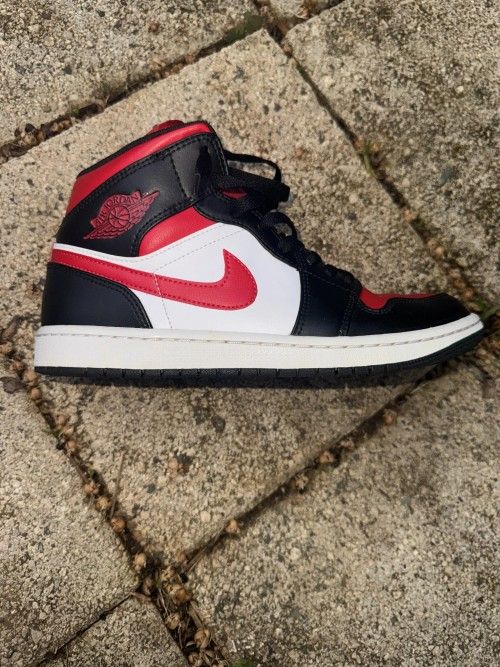 Air Jordan 1 Mid 'Bred Toe 2.0' Size 8